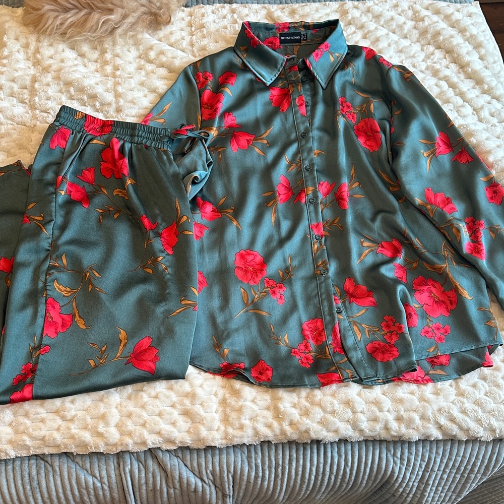 PrettyLittleThing Co-ord Set - Teal and Red Floral